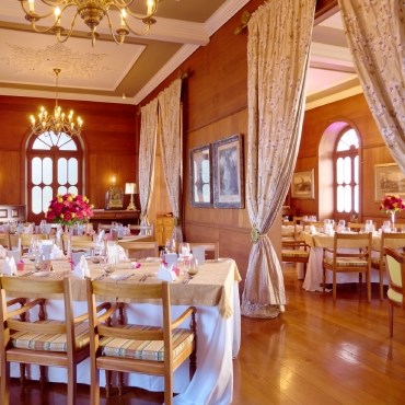 mise en place pour dîner après mariage Château de Bel Ombre 