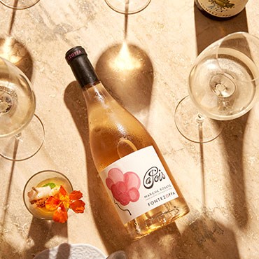 Du vin de la cave sur table au Château de Bel Ombre
