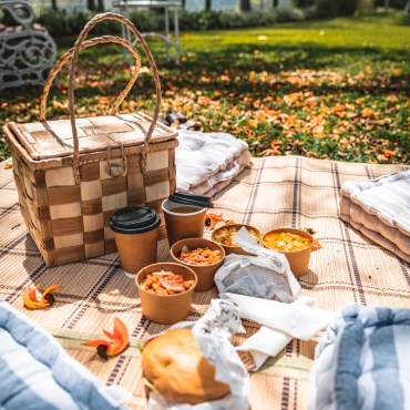 menu pique- nique dans le jardin de Château de Bel Ombre temps ensoleilée
