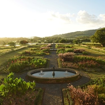 vue jardin sur montagne du Châateau de Bel de Ombre demeure coloniale historique