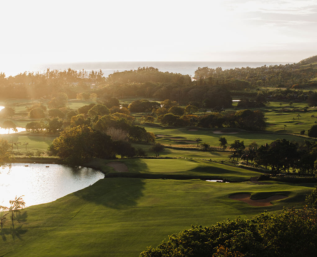 Sundowner sur le deck de golf du Château de Bel Ombre
