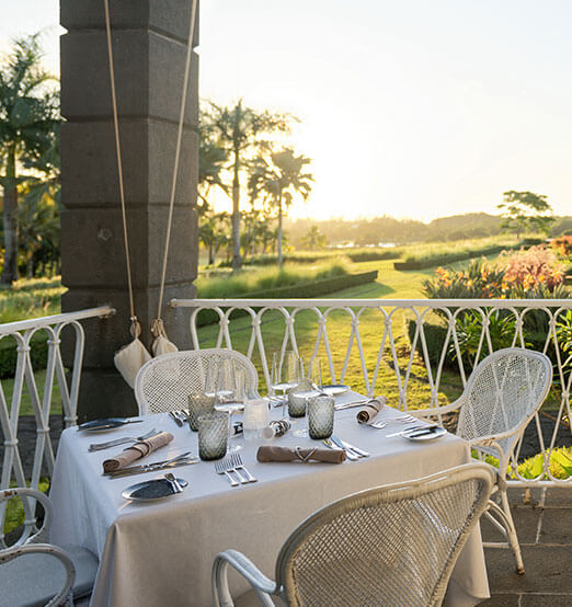 Dîner culinaire avec un vue sur le coucher du soleil au Château de Bel mbre