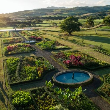 vue sur jardin french-style au Château de Bel Ombre